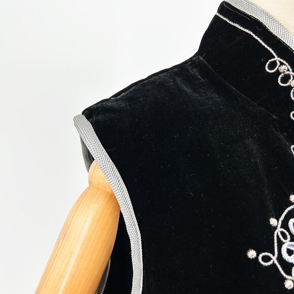 90s Double D Ranch Wear Black Velvet Zip Front Vest w Silver Studs + Embroidery - Picture 4 of 6